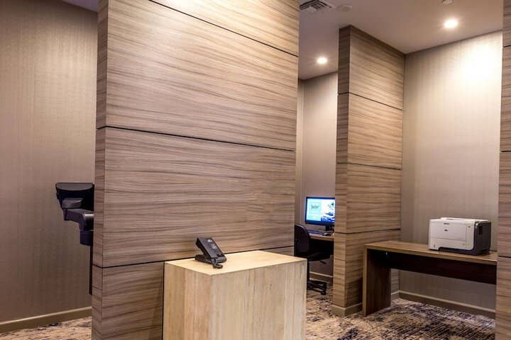 Business Center 66 of 83