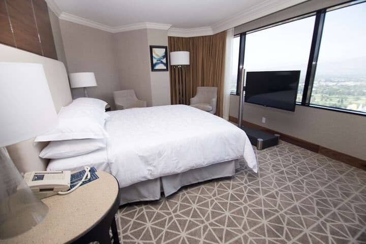 Room 28 of 83