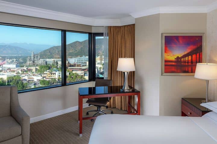 Room 12 of 83